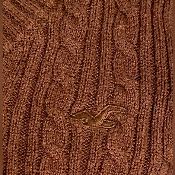 Cable-Knit Icon V-Neck Sweater - Picture 3 of 4